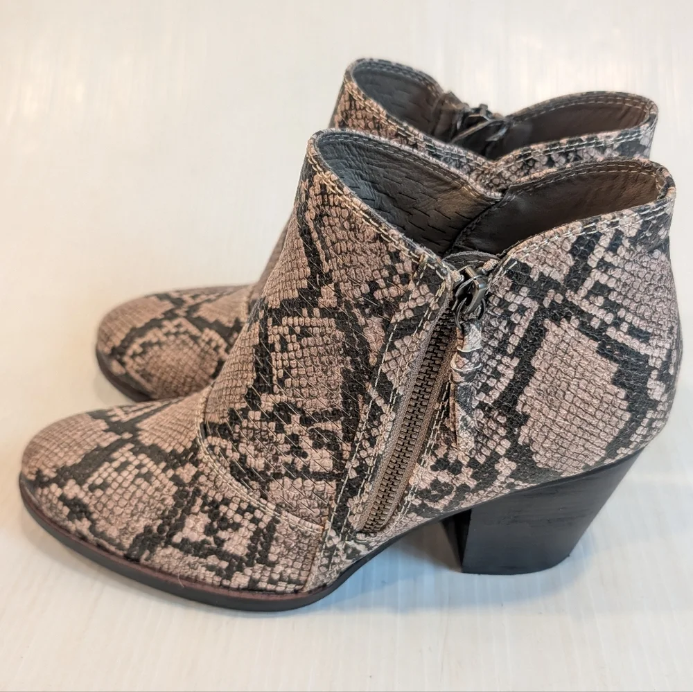 BARETRAPS Cacie Tan & Black Snakeskin Faux Leather Ankle Boots Size 8.5